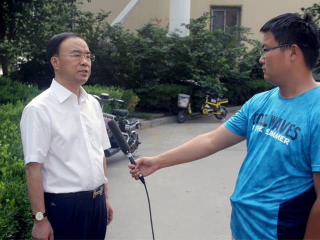 山东世界杯信誉买球机械董事长刘洪彬作为基层共产党员，今天接受了当地记者的采访