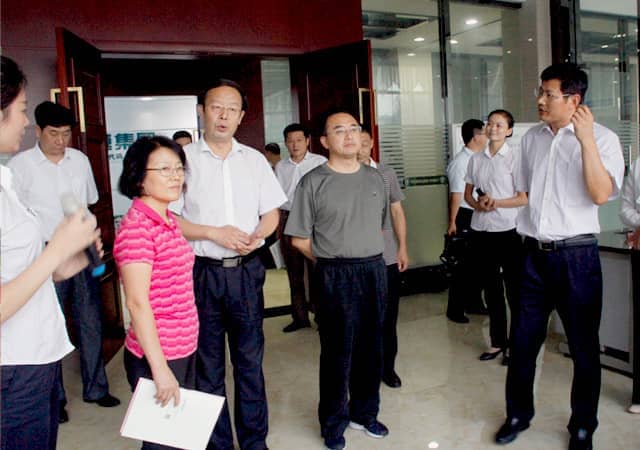 济宁市政协副主席戴伟娟一行莅临世界杯信誉买球机械调研指导