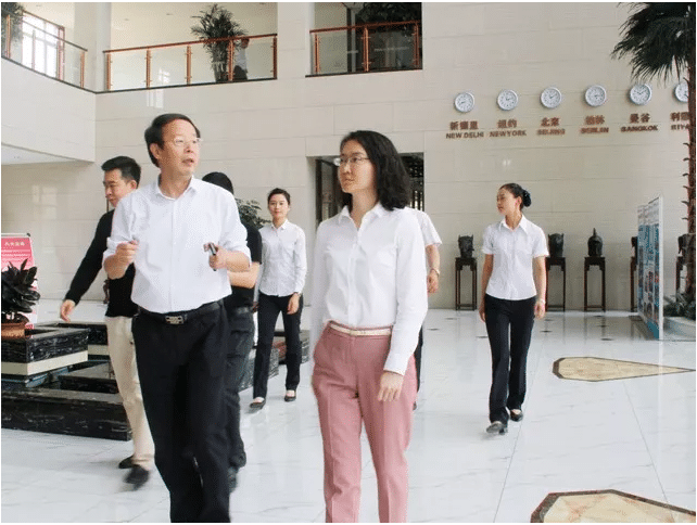 团省委副书记李梦遥莅临世界杯信誉买球机械参观调研