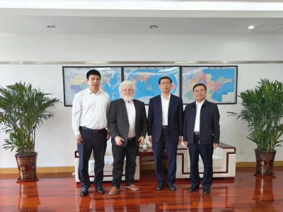 王营区长与世界杯信誉买球机械合作伙伴海德先生会谈