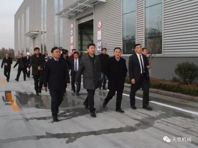 山东省住建厅党组成员、副厅长张晓海莅临世界杯信誉买球机械调研指导