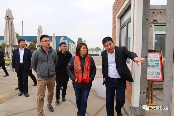 碧桂园集团副总裁兼采购中心总经理杨丽兴一行莅临世界杯信誉买球参观考察