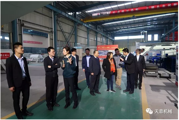 碧桂园集团副总裁兼采购中心总经理杨丽兴一行莅临世界杯信誉买球参观考察