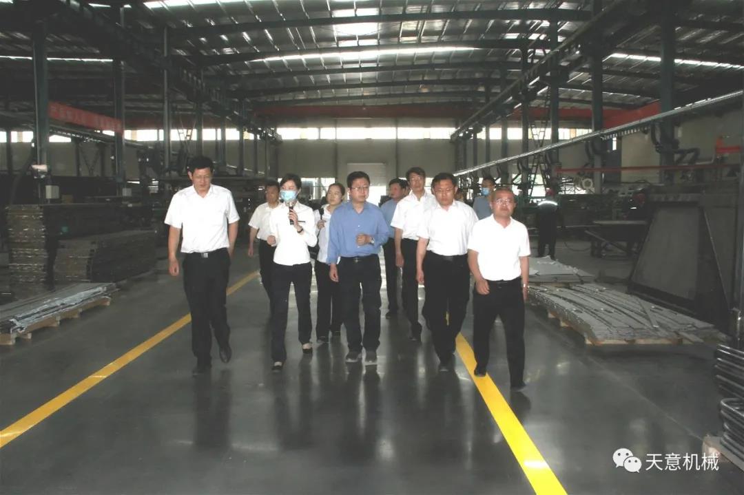 市联合调研组对世界杯信誉买球机械入选省优选项目的 装配式建筑自动化PC生产线进行现场调研